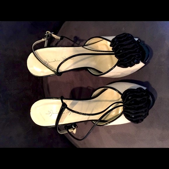 Black & White platforms. Size 6 - Picture 1 of 3